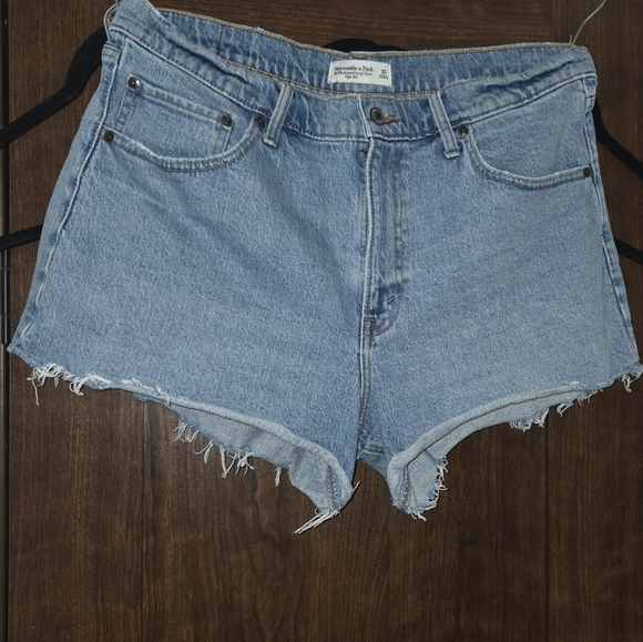 2 Abercrombie & Fitch Shorts - Picture 4 of 6